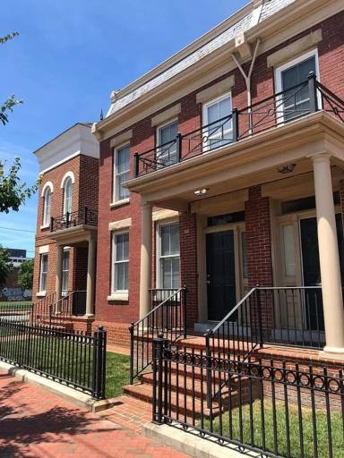 Main picture of 1626 W Cary St