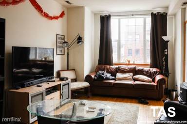 Main picture of 3325 N Sheffield Ave