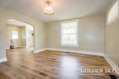 Main picture of 1417 W Memorial Dr