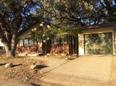 Main picture of 825 Oak St