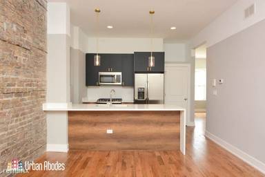 Main picture of 1836 W Augusta Blvd