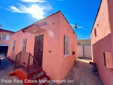 Main picture of 124 1/2 E 74th St