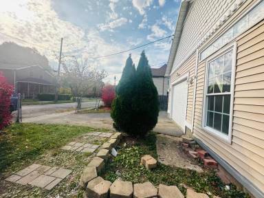 Main picture of 40 Evergreen St