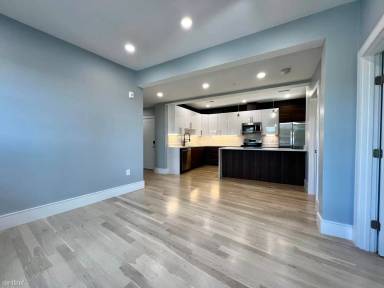 Main picture of 7 University Rd
