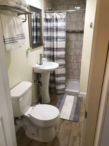 Main picture of 1540 W 126th St