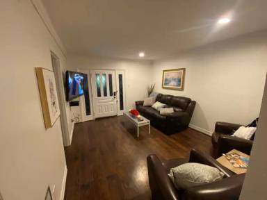 Main picture of 3131 Cummins St
