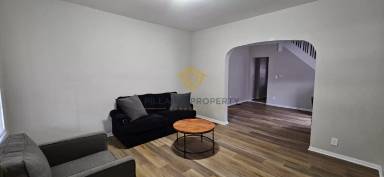 Main picture of 935 N Dearborn St