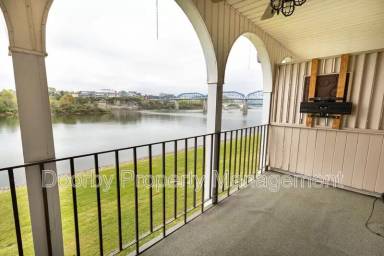 Main picture of 568 River St