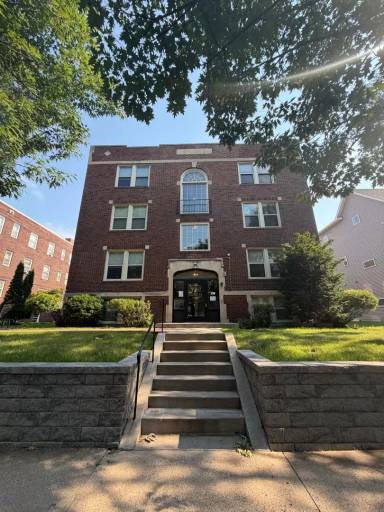 Main picture of 1962 Grand Ave