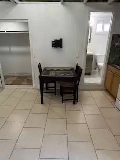 Main picture of 2102 W Huntington Ave