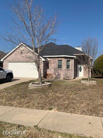 Main picture of 3013 Blue Jay Ln