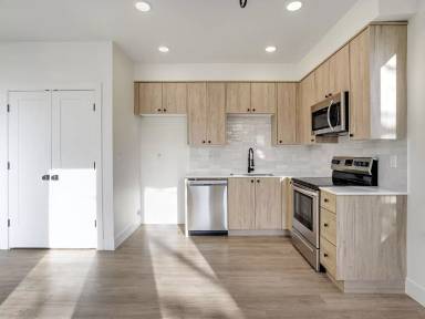 Main picture of 2329 N Lombard St