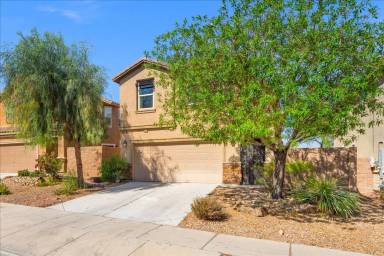 Main picture of 1001 Pebble Lake St