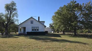 Main picture of 2327 N 1500th Rd