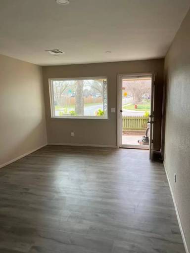 Main picture of 1713 Iowa St