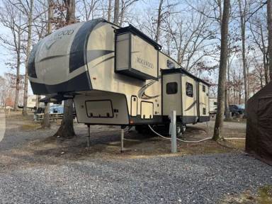 Main picture of 23285 Point Lookout Rd
