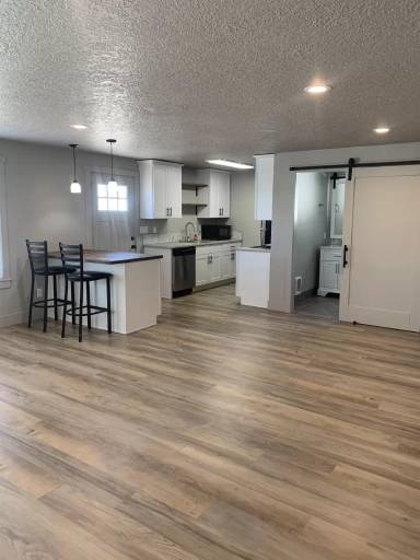Main picture of 639 NW Elm Ave