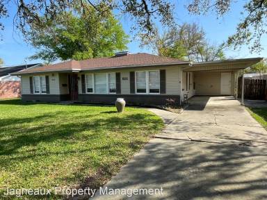 Main picture of 611 W School St