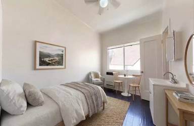 Main picture of 647 W 18th St