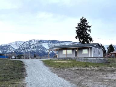 Main picture of 121 Slide View Ln