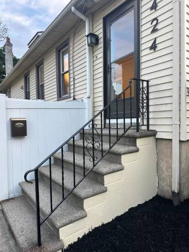 Main picture of 424 Maple Ave