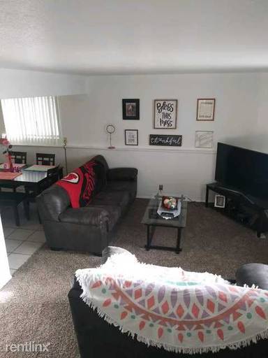 Main picture of 305 N 100 E