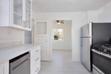 Main picture of 1064 45th St