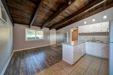 Main picture of 105 Hilltop Dr