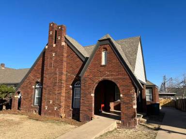 Main picture of 943 NE 19th St