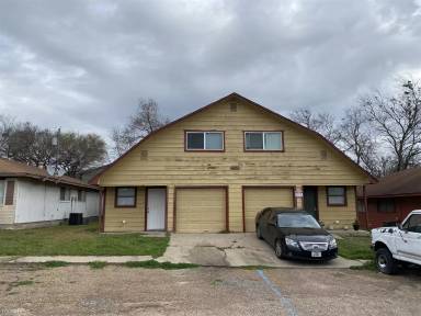 Main picture of 1905 Pine Tree Dr