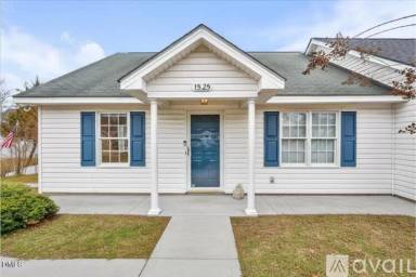 Main picture of 1525 Surrey Ct