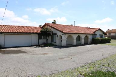 Main picture of 2003 Willowbrook Dr
