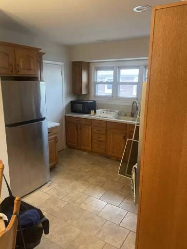 Main picture of 622 Clawson St