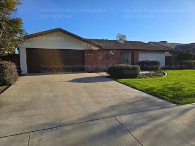 Main picture of 4405 Charter Oaks Ave