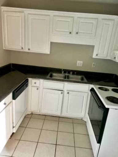 Main picture of 1 Hampton Pl