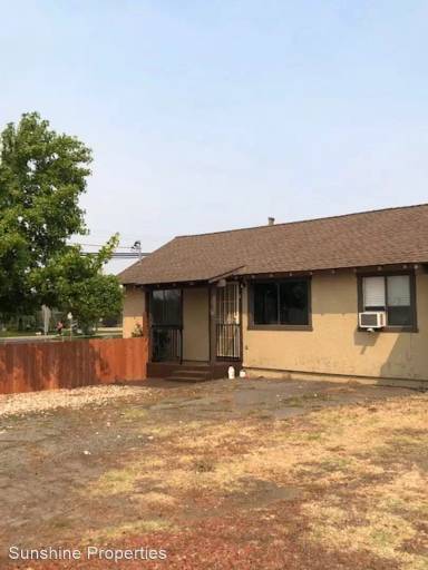 Main picture of 2902 Broadway St