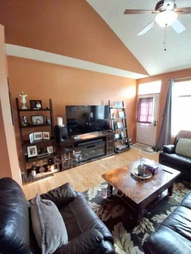 Main picture of 12857 Eagle St NW