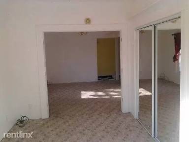 Main picture of 1701 1/2 E Main St