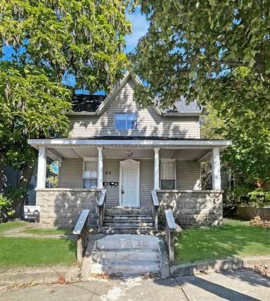 Main picture of 37 Grove St NE