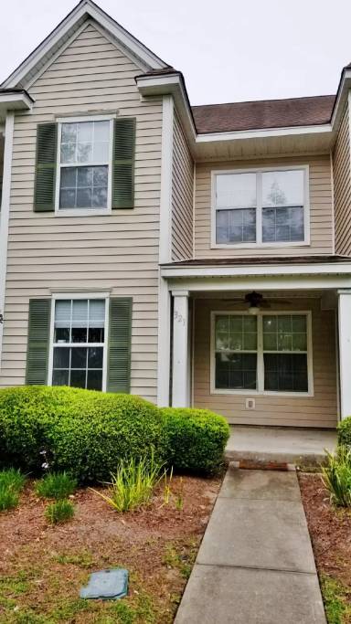 Main picture of 300 Campus Ln