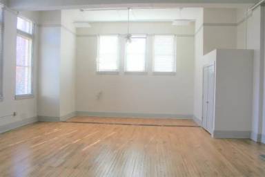 Main picture of 3010 W 7th St