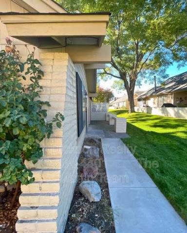 Main picture of 1664 Manchester Way