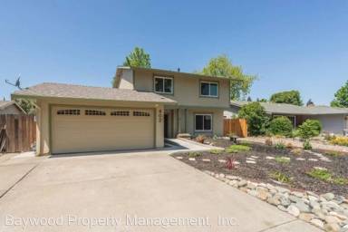 Main picture of 402 Royal Oaks Dr