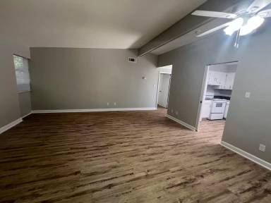Main picture of 1942 S Riverview Cir
