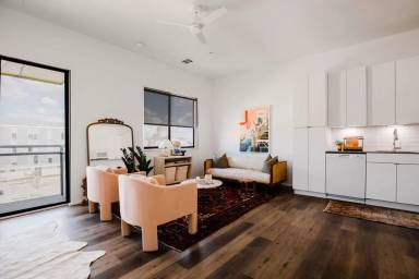 Main picture of 1130 N Harvey Ave