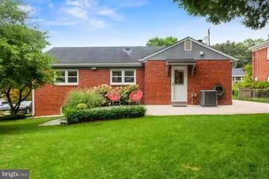 Main picture of 5927 4th St N