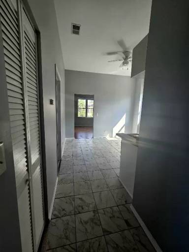 Main picture of 1340 N Western Ave