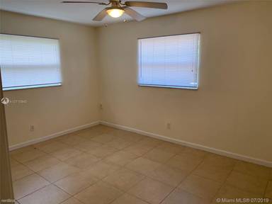 Main picture of 4530 SW 54th St