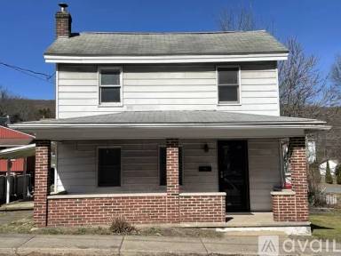 Main picture of 147 W Main St