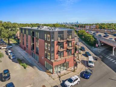 Main picture of 3953 W Dakin St